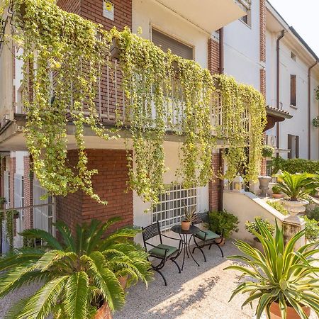 Crys: Apartments, Holiday, Business, Verde Верона Экстерьер фото